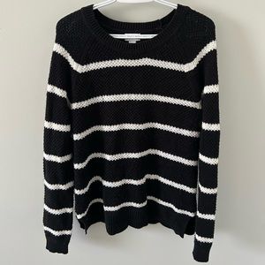 Women’s crewneck sweater